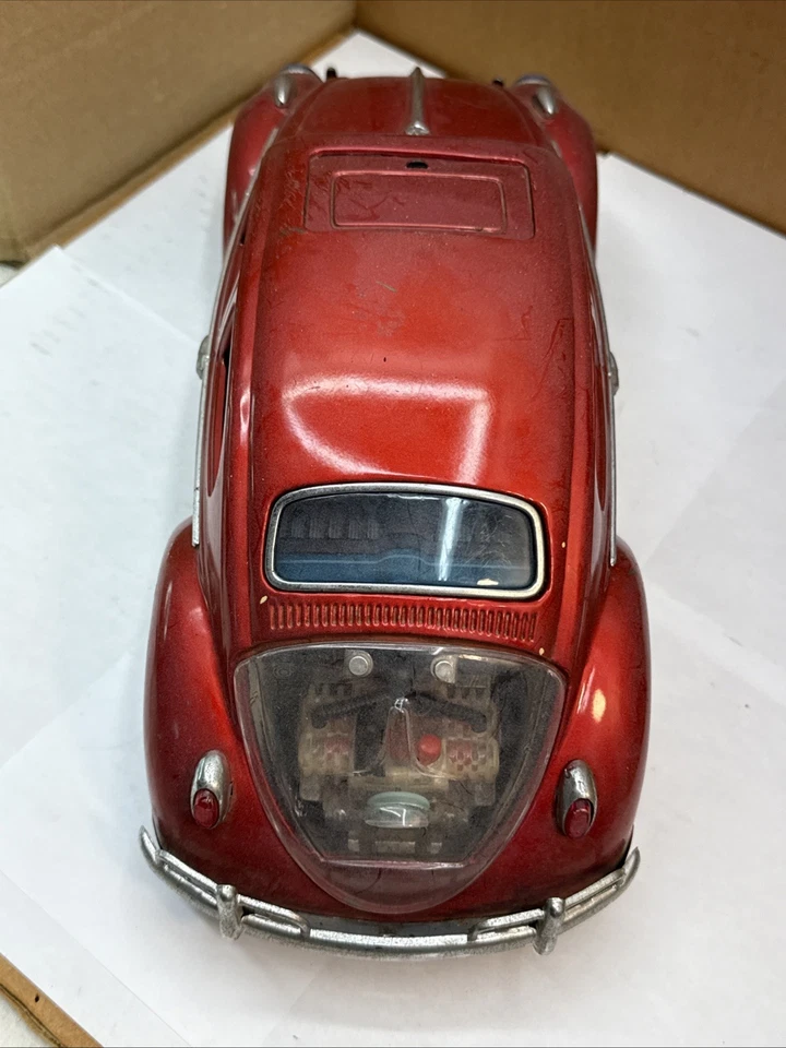 VINTAGE 1960'S JAPANESE TIN VW VOLKSWAGEN SEDAN CAR KINGSIZE RED BATTERY - Image 3 of 4