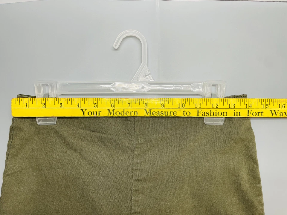 Pantalones planos elásticos ajustados de pierna recta de tiro alto verde talla 8 de H&M Divided para mujer Foto 3 de 4