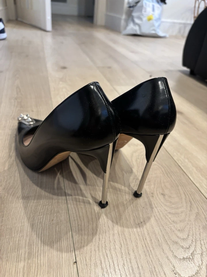 tacones alexander mcqueen Foto 3 de 4