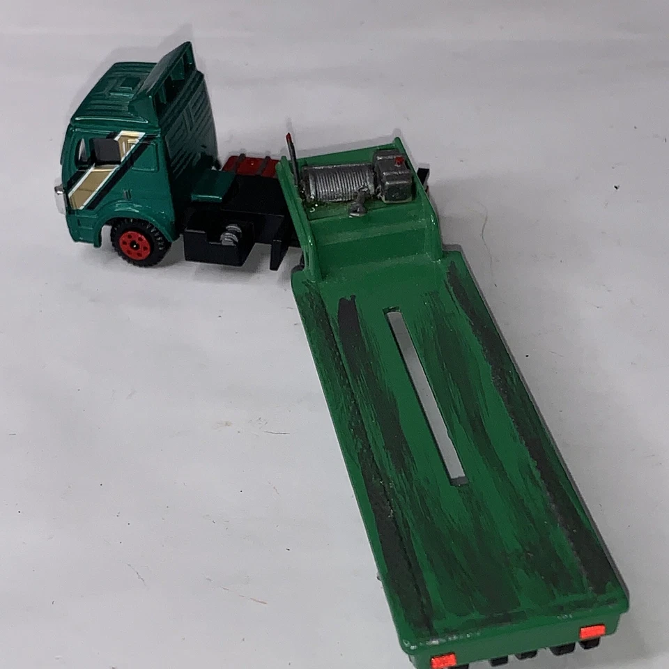 Semirremolque fundido a presión Yatming #1408 Mercedes-Benz NG 85 1/87 verde con plataforma de remolque Foto 4 de 4