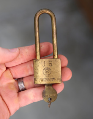 Vintage US brass Padlock American Eagle key lock mailbox trunk tool box safe