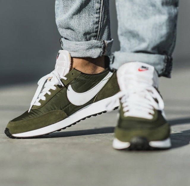 olive nike tailwind