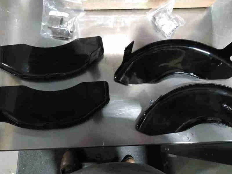 Juego de 4 cubiertas de pinza MGP grabadas negras y plateadas para 15-20 GMC Denali 34015SDNLB Foto 3 de 4