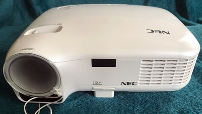   NEC LT30 DLP Projektor / Beamer  