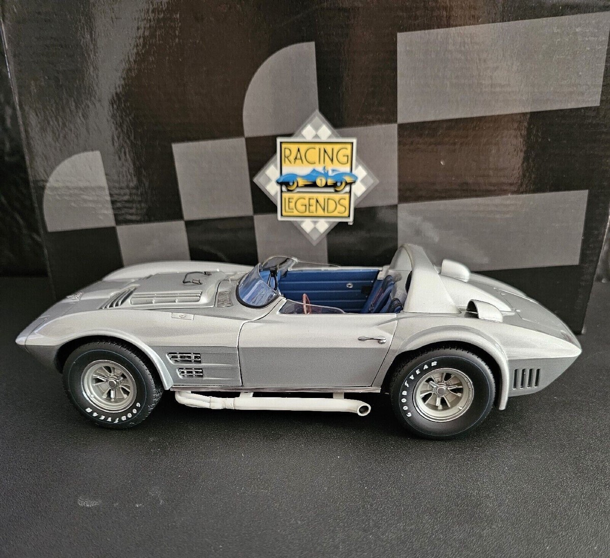 特価 exoto 1/18 コルベット Grand Sports ロードスター s-l1200.jpg