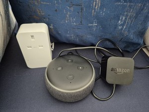 Amazon Echo Dot 3. Generation D9N29T Smart Lautsprecher Anthrazit & Amazon Smart Plug