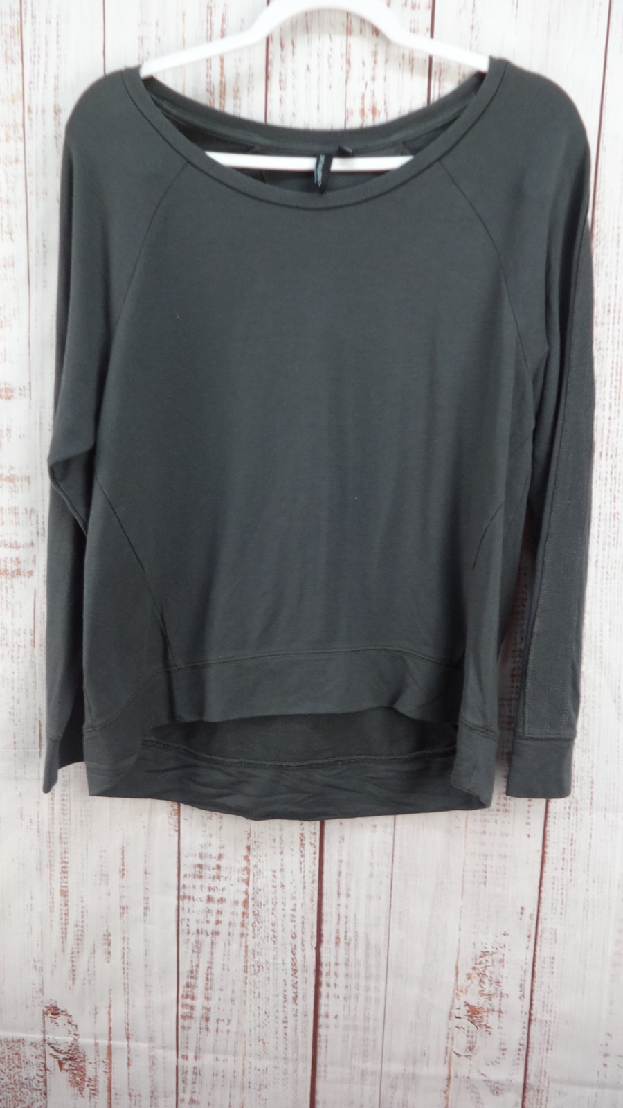 CYNTHIA ROWLEY Sweater  Womens Medium Gray Long Sleeve Round Neck Pullover