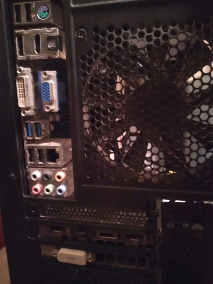 PC para juegos totalmente construida sin SSD y ventanas para nuevos jugadores de PC Foto 2 de 4