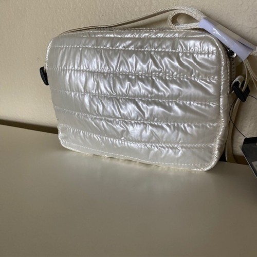 Crossbody White Puffer Bag Ivory Pearlescent Blue Interior Lightweight Women NWT - Picture 2 of 8