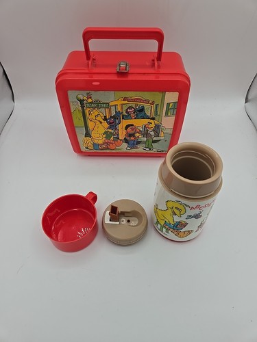 Vintage Red Sesame Street Plastic Lunch Box - Bus Stop Aladdin - Big Bird - Picture 6 of 8