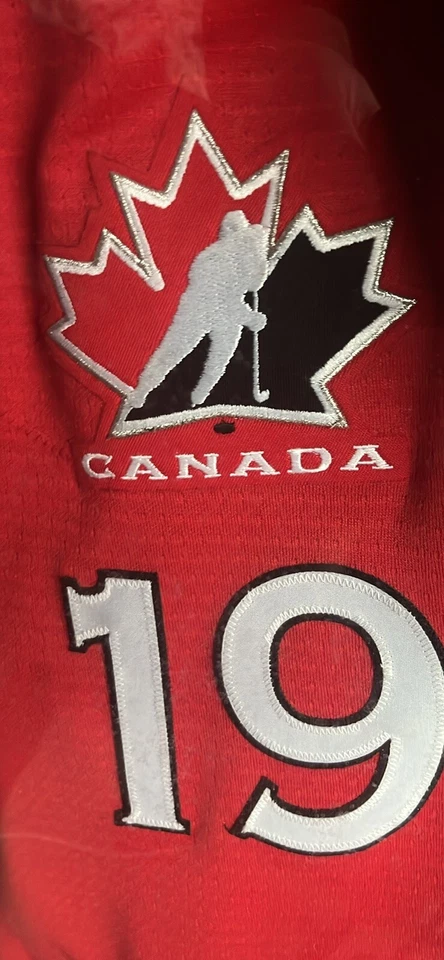 2010 Team Canada steve yzerman signed jersey Signed By Team - Image 4 of 4