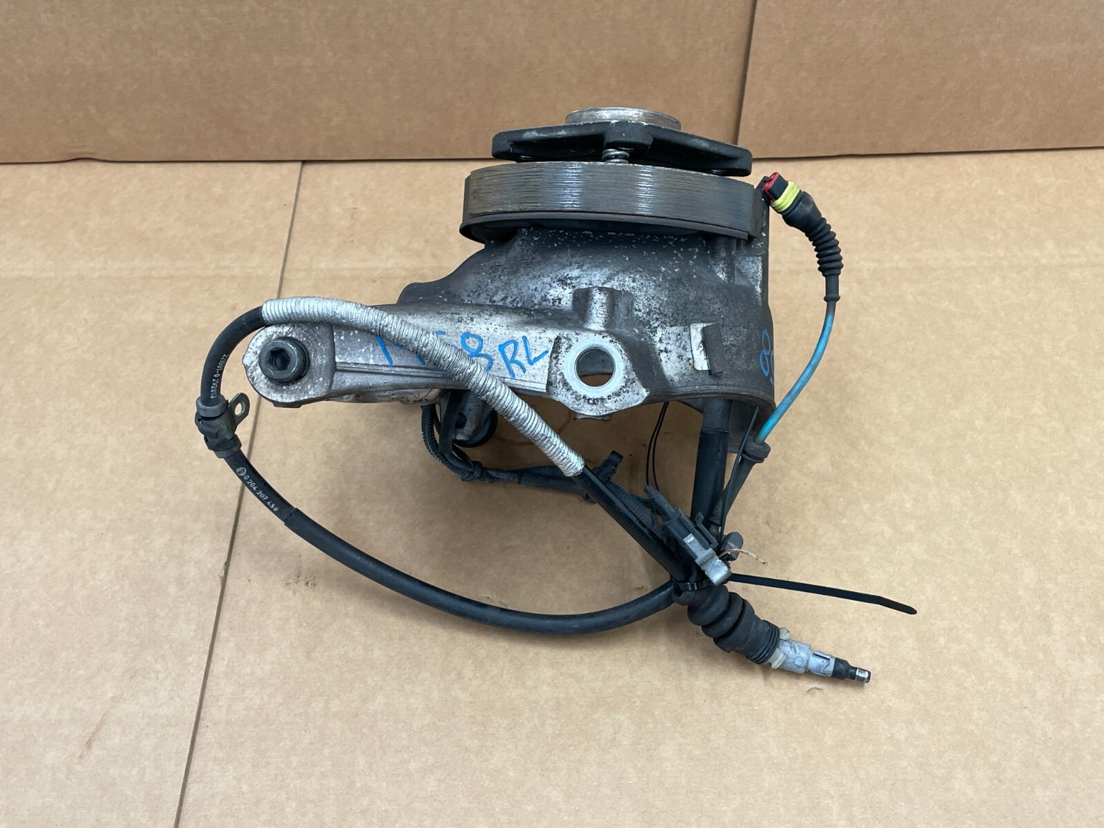 13 14 Maserati Granturismo M145 Rear Left Spindle Knuckle Hub RWD 1458 OEM