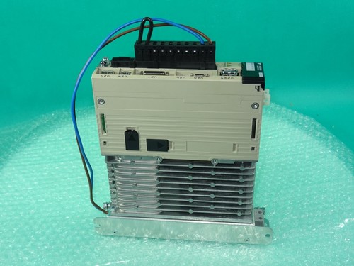 Yaskawa Servopack SGDV-2R8A11A with RFI Filter _ TOP - Bild 3 von 8