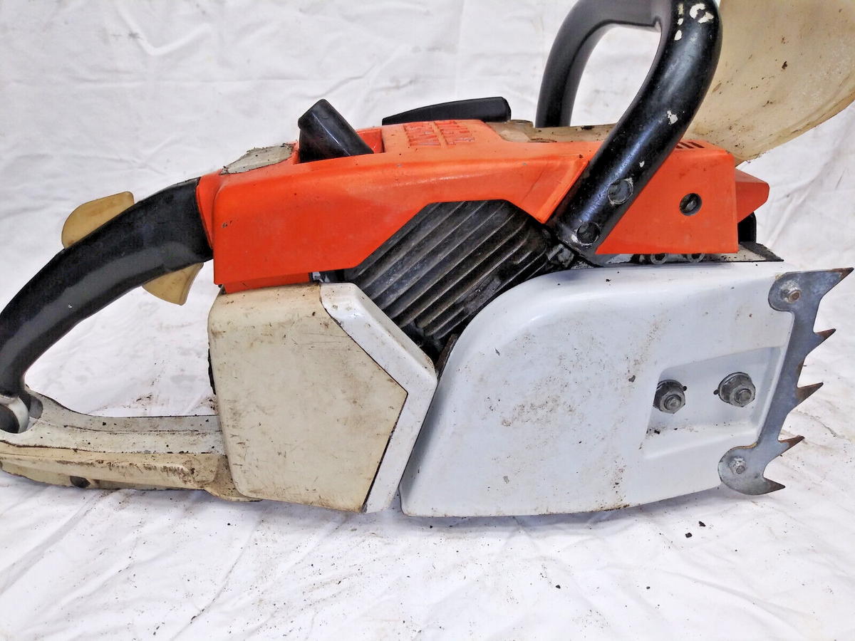 STIHL CHAINSAW, MODEL 031 AV, HAS COMPRESSION, 44 CC, 1971, NICE