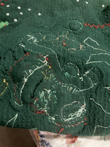Christmas Tree Skirt Vintage Hand Made Felt Sequins Stitched Santa Appliqué’s!! - Picture 12 of 22