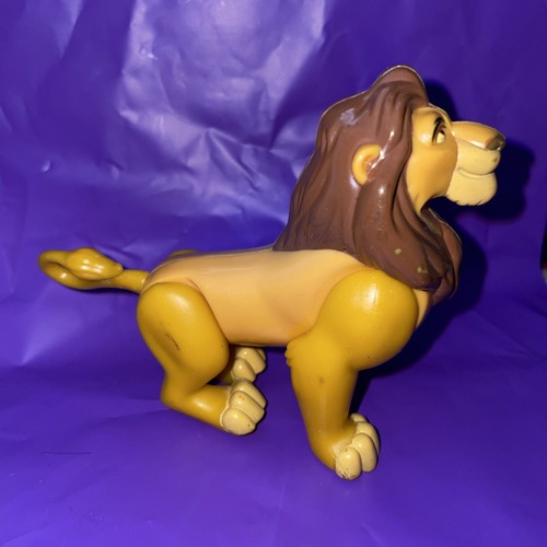 VINTAGE LION KING SIMBA BATTLE ACTION FIGURE - Picture 1 of 3