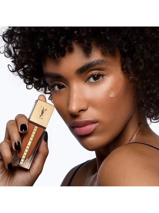 Yves Saint Laurent Touche ÉClat Le Teint 24Hour Glow Foundation BD70 Warm Mocha - Image 3 of 4
