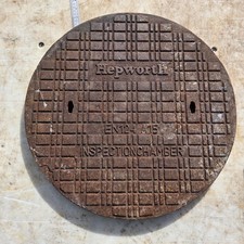 Reclaimed Round Cast iron Manhole Cover 502mm keyhole lifting drain lid Hepworth