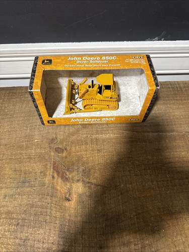 Ertl 1/50 Scale Die Cast John Deer Crawler Bulldozer with Yellow Tracks - Picture 2 of 6