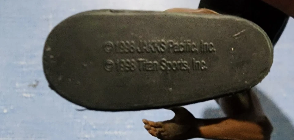 Figura de acción Jakks Pacific Titan Sports Mark Henry 1998 WWE WWF de colección Foto 3 de 3