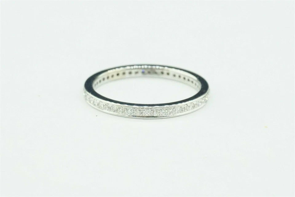 Anillo banda de eternidad de diamantes de oro blanco de 14 k 0,50 TCW joyería de descuento Foto 2 de 3