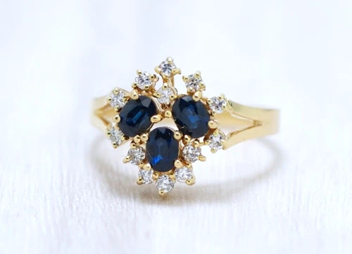 0.90ctw Diamond Kashmir Sapphire 18K Yellow Gold Ring Size M1/2