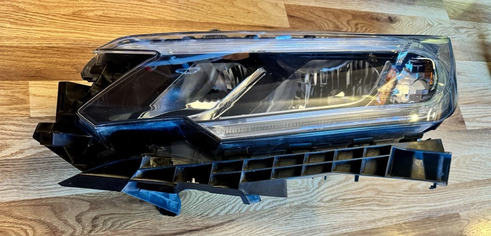 Faro Honda CR-V 2015-2016 (izquierdo, conductor) EX/EX-L LED DRL: pestañas perfectas Foto 2 de 4