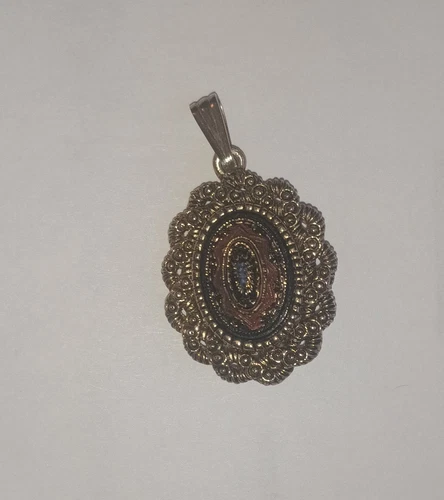 Vintage Sarah Coventry "Old Vienna" Oval Scalloped Mosaic Gold Tone Pendant
