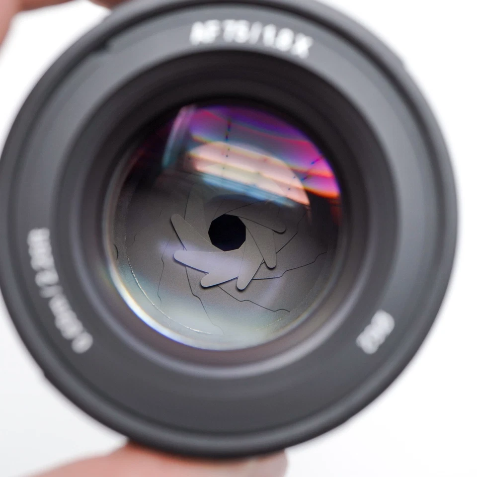 Samyang AF 75mm f/1.8 Prime Lens for Fuji X Mount - Excellent Condition - Image 3 of 4