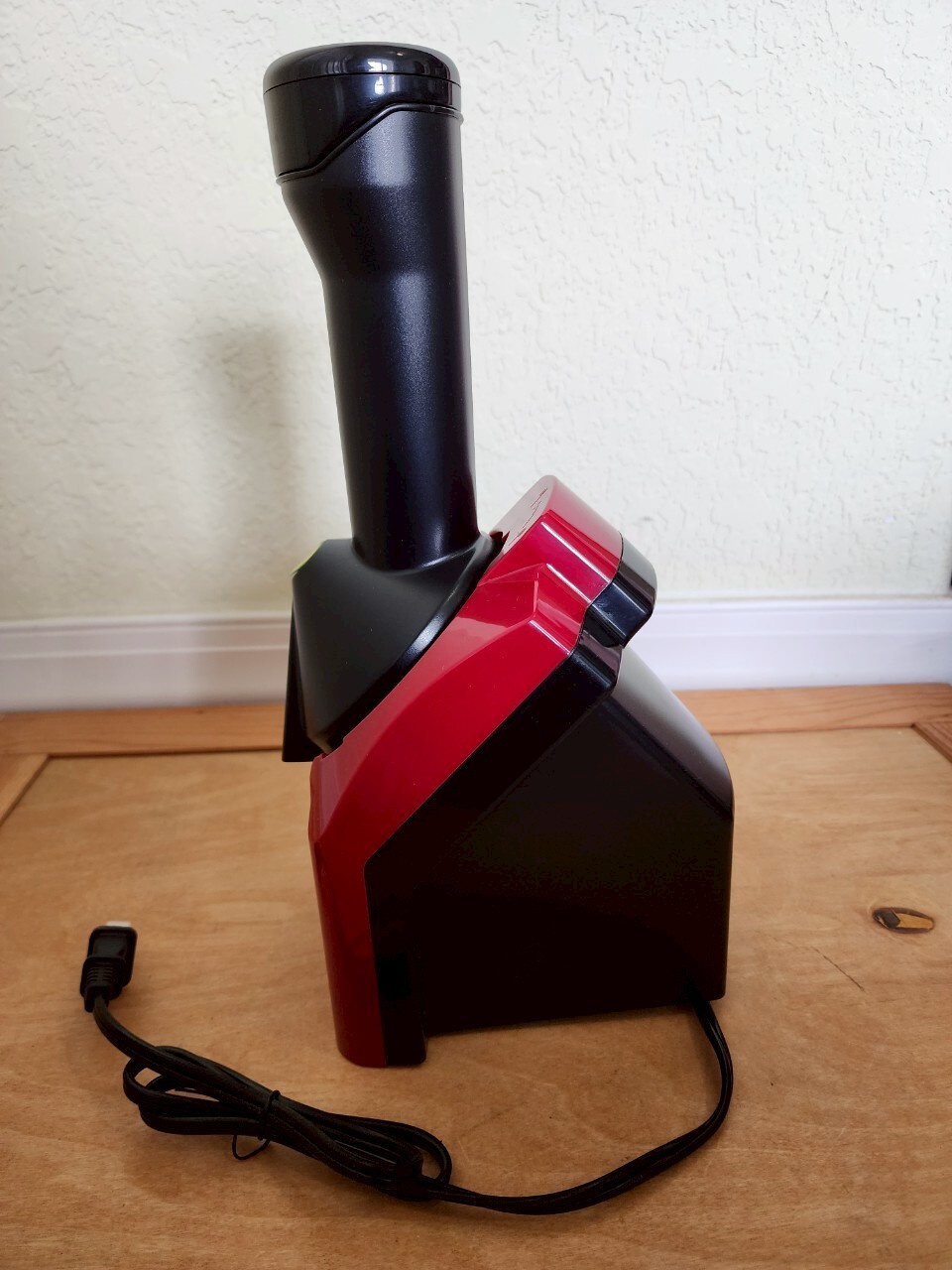 Yonanas 902RD Classic Vegan Non-Dairy Frozen Fruit Dessert Maker