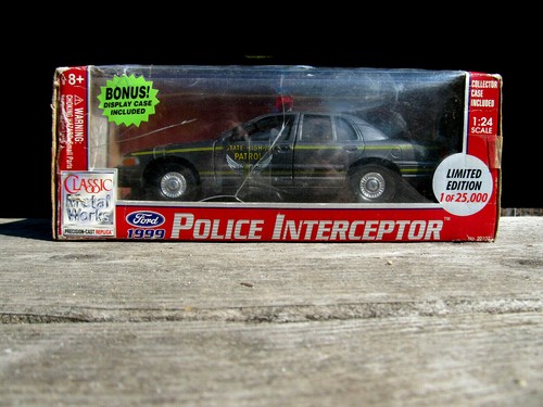 Classic Metal Works 1:24 1999 Ford Police Interceptor Ohio State Highway Patrol - Picture 11 of 12