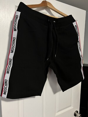 ショートパンツ MOSCHINO Women Shorts  Burmudas A0336 0561 1555 Black 6902306725-