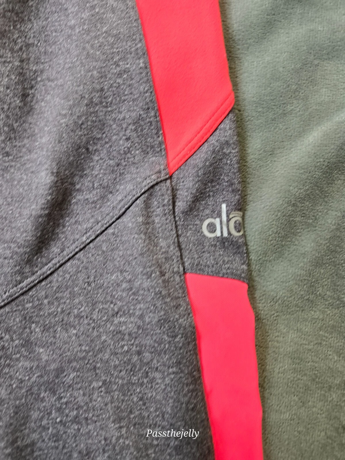 alo-yoga illusion 2 capri workout gym casual colorblock pants