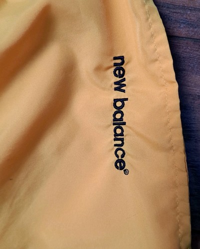 Pantaloncini da corsa vintage New Balance uomo piccoli gialli - Foto 4 di 10