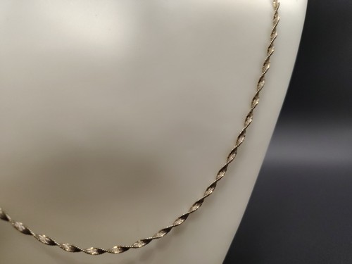 18" herringbone twisted silver chain with Platinum stamped 925 Italy PT - 4.57g - Picture 3 of 21