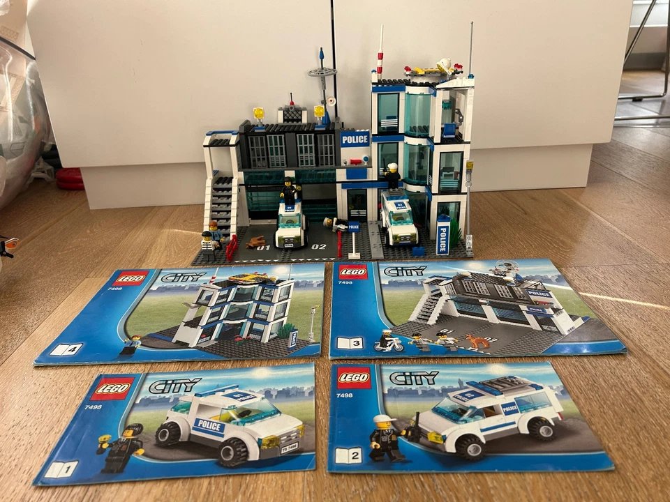 LEGO City 7498 Police Station, photo 2 sur 5