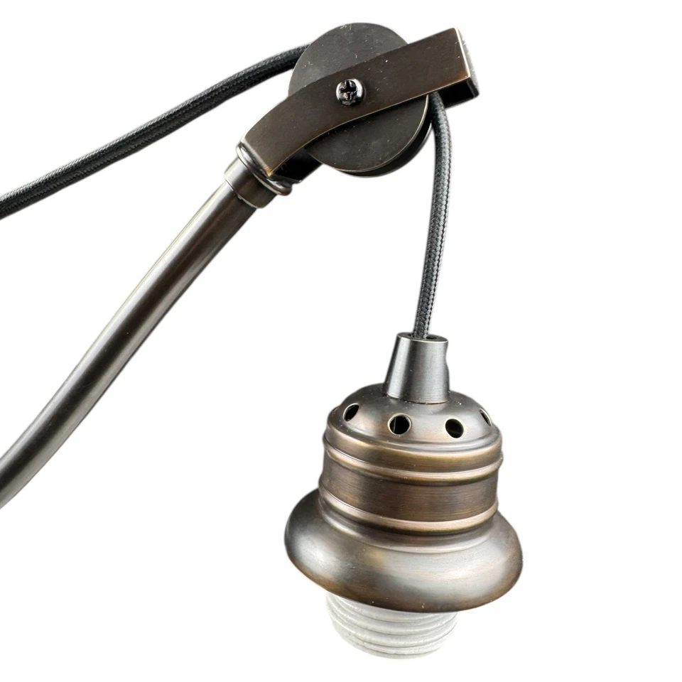 Luminária de mesa Pottery Barn bronze polia ajustável com porta USB TRS - Imagem 2 de 4