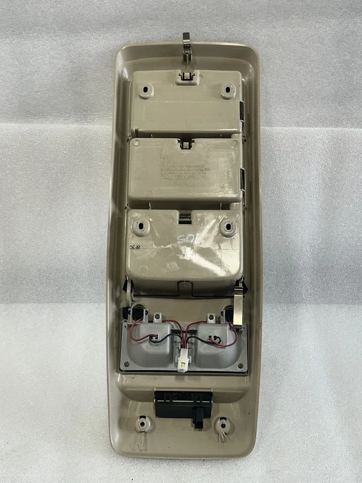 MITSUBISHI MONTERO 1997 1998 1999 DEPORTIVO TECHO SUPERIOR CONSOLA DOMO BRONCEADO LIGERO Foto 3 de 4