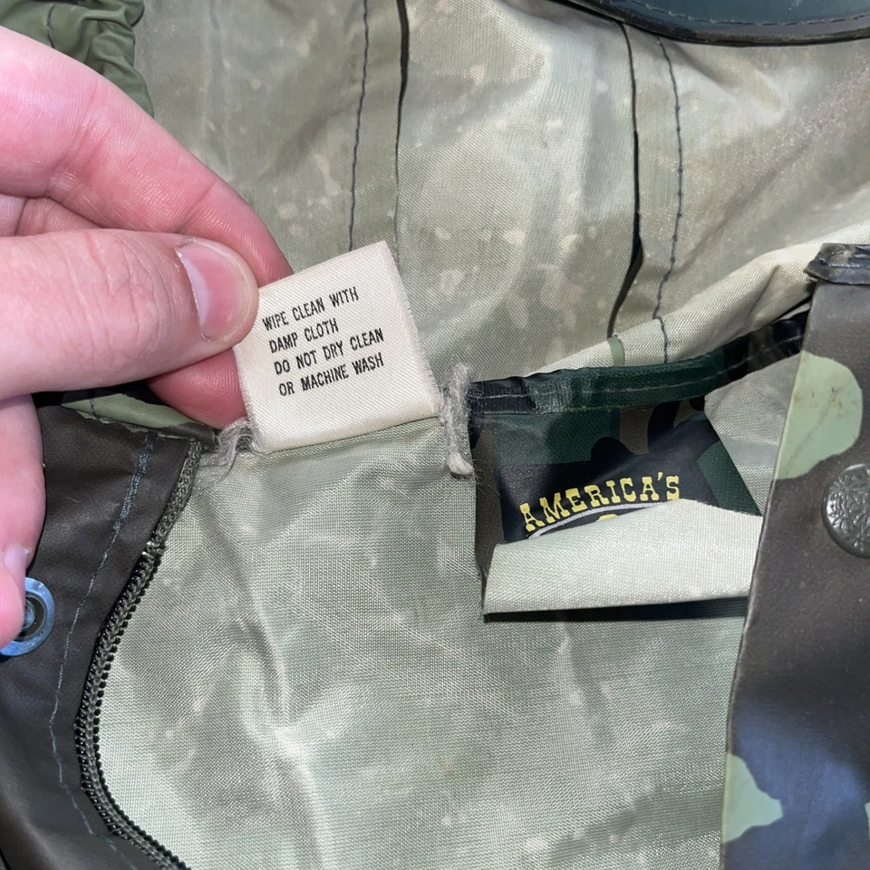 Chaqueta de Lluvia De Colección America’s Cup XL Camuflaje Con Capucha PVC Caza Pesca Foto 3 de 4