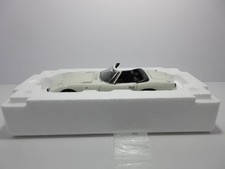 AUTOart 1/18  MILLENNIUM TOYOTA 2000GT CABRIOLET WHITE 461101