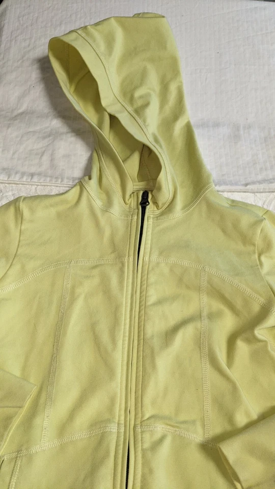 Zella Girl tamanho. Moletom com capuz esportivo clássico amarelo/verde com zíper 10/12. Confortável - Imagem 2 de 4