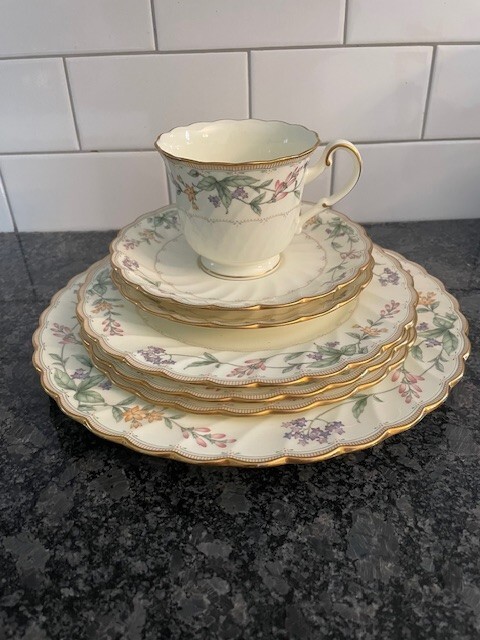 Vtg Noritake Brookhollow 4704 Bone China 8 Piece Set Floral Vtg Noritake Brookhollow 4704 Bone China 8 Piece Set Floral