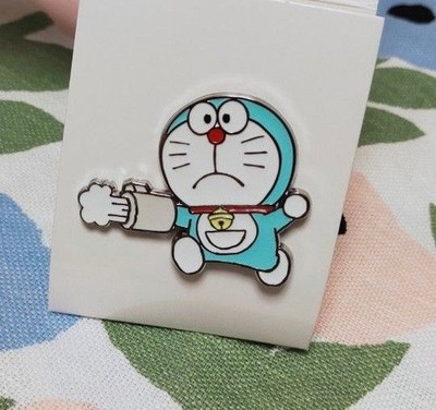 Doraemon pin badge