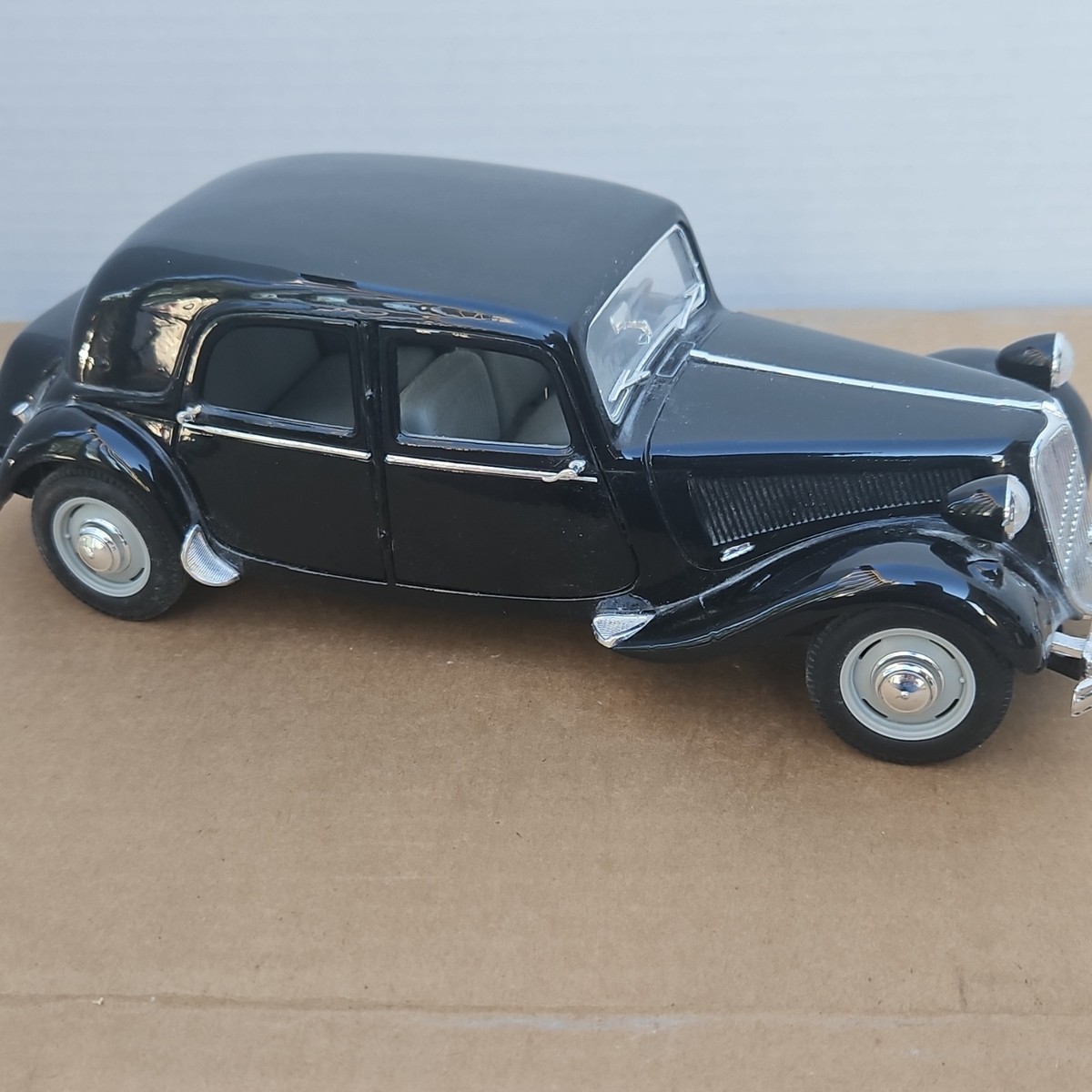 15CV Citroen 1/18 Car Model Maisto 1/18 (1952) Cyl 6 15CV CITROEN Maisto ミニカー 6 Motorsport | 1952 Cylinder ミニカー