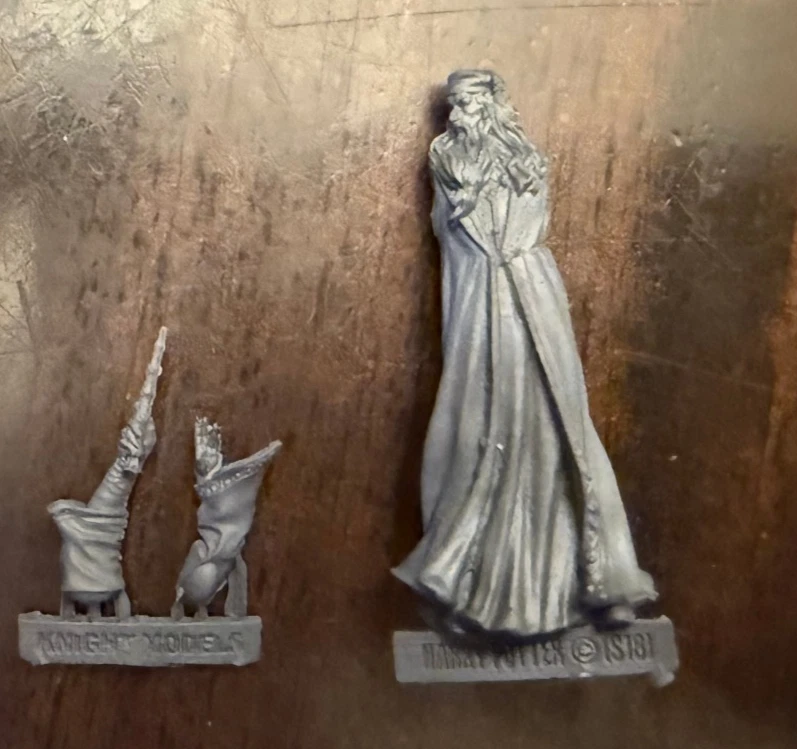 Knight Models Harry Potter Miniatures Base Game in Metal Tin + BONUS Dumbledore - Image 3 of 3