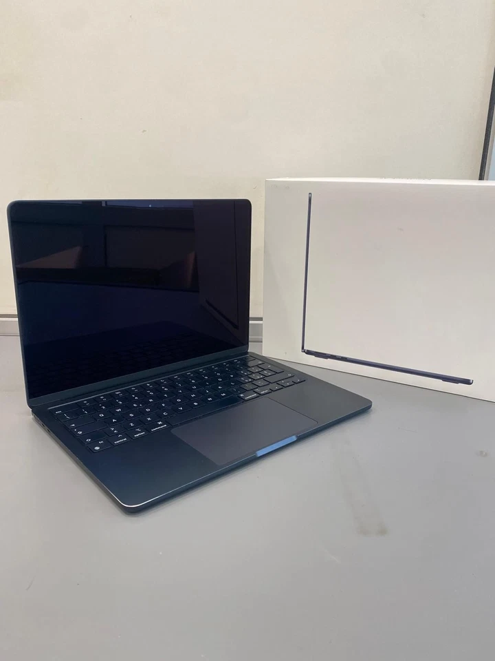 Apple MacBook Air 13,6" M2 Chip 24GB RAM 1TB SSD