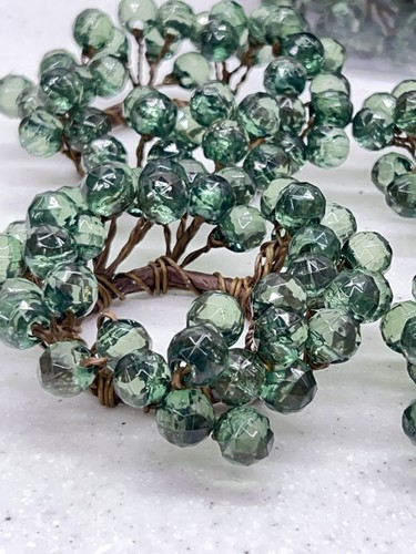 8 Napkin Rings Forrest Green Beads Acrylic Faceted Wired Christmas Holiday Decor - Picture 2 of 5