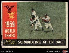 1960 Topps #390 1959 World Series - Game #6 - Scrambling After Ball 1 - POOR