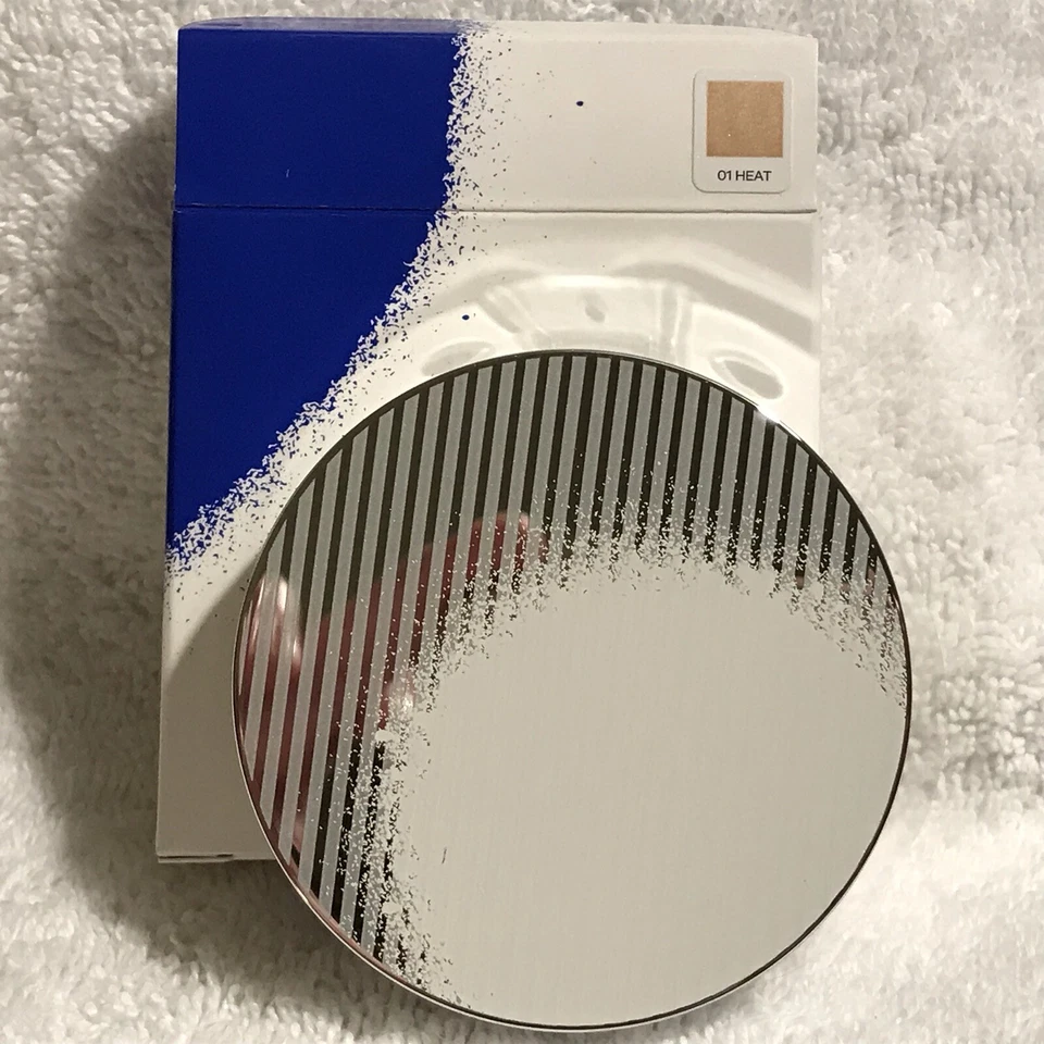 THE ESTEE EDIT  01 HEAT FLASH ILLUMINATOR FLUID POWDER   FULL SIZE NIB - Image 4 of 4