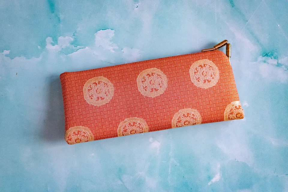 Cartera oriental asiática japonesa de seda kimono rosa-naranja melocotón dorado a cuadros Foto 2 de 4